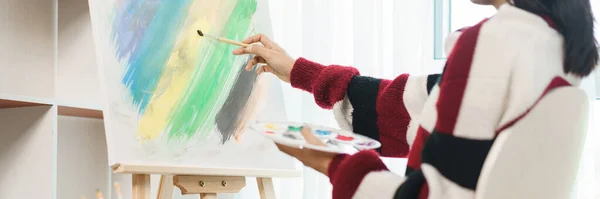 Concetto Arte Artista Femminile Asiatica Utilizzando Pennello Tavolozza Dei Colori — Foto Stock