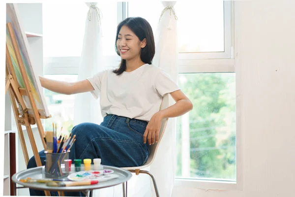 Concepto Arte Artista Femenina Asiática Utilizar Pincel Para Dibujar Obras — Foto de Stock
