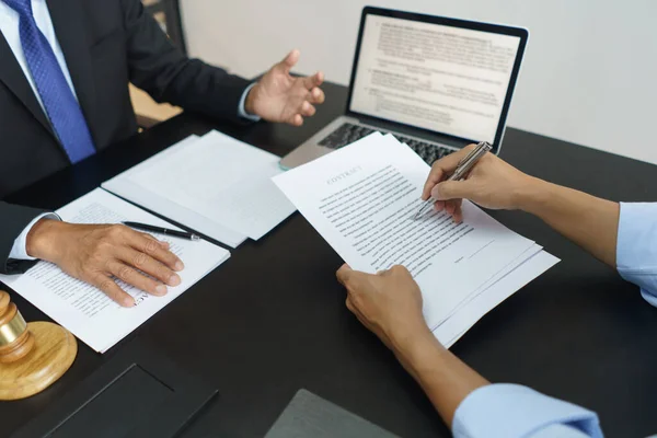 Lawyer Legal Concept Businessman Takes Notes Senior Lawyer Explains Details — Foto Stock