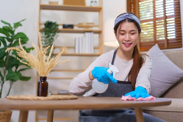 Housework Concept Housemaid Using Cloth Spray Wipe Dust Table Living — Fotografia de Stock
