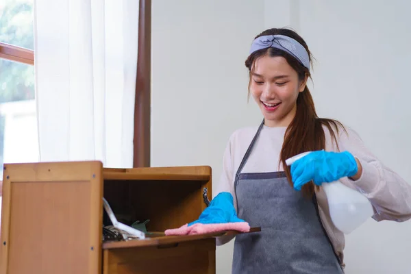 Housework Concept Housemaid Wear Gloves Use Cloth Cleanser Spray Wiping — Foto Stock