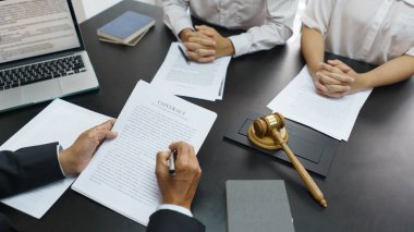 Lawyer and legal concept, Senior lawyer explains the divorce agreement and contract to couple.