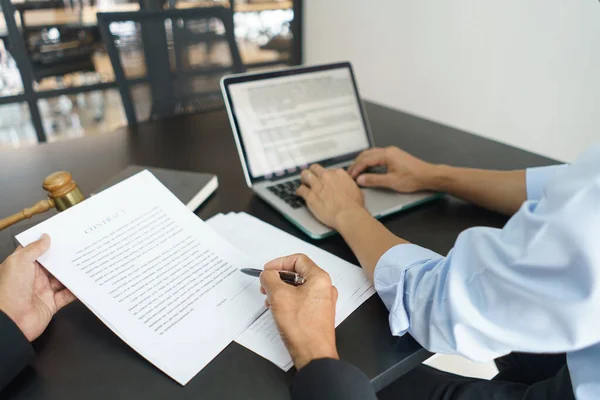 Lawyer Legal Concept Businessman Typing Laptop Senior Lawyer Explain Detail — Foto de Stock