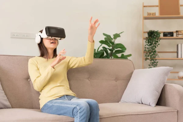 Leisure Activities Concept Young Woman Touching Air Experience Virtual Glasses — Foto de Stock