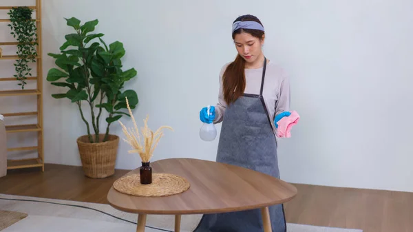 Housework Concept Housemaid Using Cloth Spray Wipe Dust Table Living — Foto de Stock