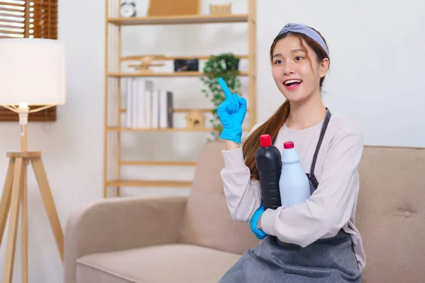 Housekeeping Concept Housemaid Doing Thumbs Holding Cleaning Solution Cleaning House — Stockfoto