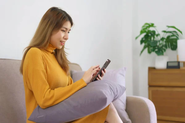 Work Home Concept Asian Woman Use Smartphone Surfing Internet Successfully — Stock Photo, Image