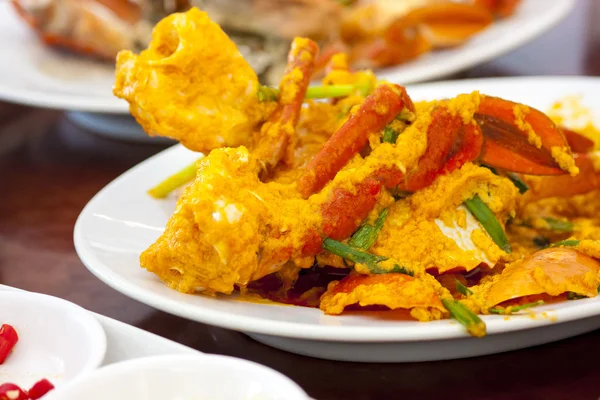 Mieszać smażone carb z curry w proszku — Zdjęcie stockowe