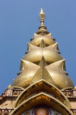 Phathat phakaw Tapınağı Pagoda, Petchaboon Tayland.