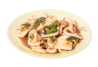 Kızarmış kalamar biber ve fesleğen ile karıştırın