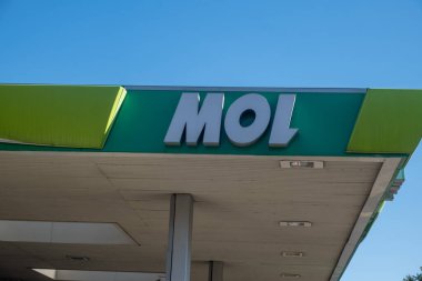 Budapeşte, Macaristan - 1 Kasım 2021: MOL şirketi doğalgaz istasyonu, Illustrative Editorial.