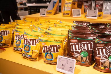 Budapeşte, Macaristan - 1 Kasım 2021: MM Mars 'ta şeker, mağaza ve illüstrasyon editörü üreten bir markadır..