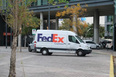 Barselona, İspanya - 5 Kasım 2021: FedEx ekspres kamyon, İllüstrasyon Editörü.