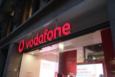 Barselona, İspanya - 5 Kasım 2021: Vodafone tabela açık hava tabelası, İllüstrasyon Editörü.