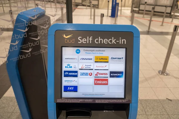 Budapest Ungarn November 2021 Self Check Terminal Flughafen Illustrativer Leitartikel — Stockfoto