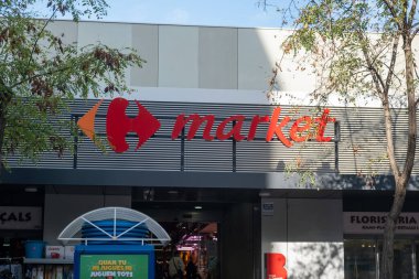 Barselona, İspanya - 5 Kasım 2021: Carrefour Pazar İşareti, İllüstrasyon Editörü.