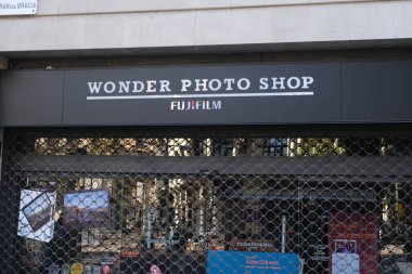 Barselona, İspanya - 5 Kasım 2021: Fujifilm shop, Illustrative Editorial.