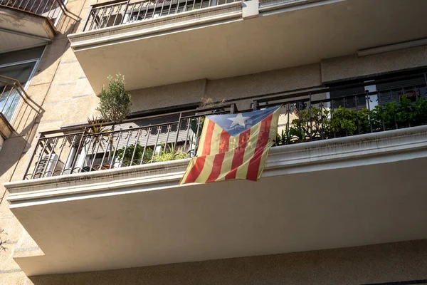 Прапор Каталонії Розі Вулиці Прапор Каталонії — стокове фото