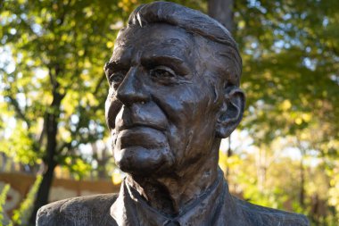 Budapeşte, Macaristan - 1 Kasım 2021: Ronald Reagan anıtı, eski ABD başkanı heykeli, Illustrative Editorial.