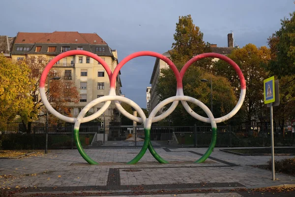 Budapeszt Węgry Listopada 2021 Pierścienie Olimpijskie Kolorystyce Flagi Węgierskiej Ilustracyjny — Zdjęcie stockowe