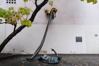 Budapeşte 'deki Carl Lutz Anıtı. Soykırım sırasında birçok Yahudi 'yi kurtaran İsviçreli diplomat Carl Lutz' un dramatik heykeli.