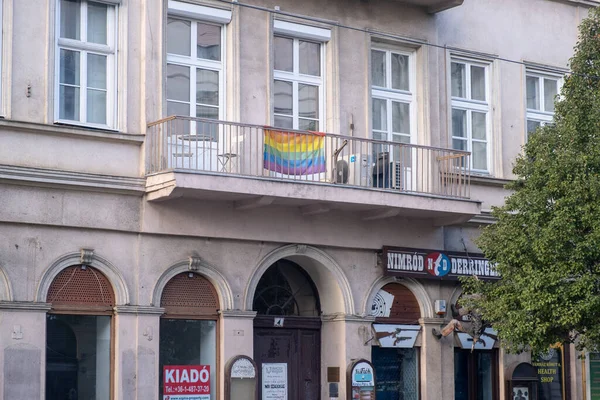 Budapest Hongrie Novembre 2021 Drapeau Lgbt Accroché Balcon Illustrative Editorial — Photo