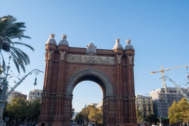 Barcelona, İspanya - 5 Kasım 2021: The Arc de Triomf İspanya 'nın Katalonya kentinde bulunan bir zafer kemeridir. Arco de Triunfo, Illustrative Editorial.