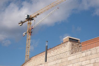 Budapeşte, Macaristan - 1 Kasım 2021: Tarihi bir bina veya tarihi eser olan Illustrative Editorial 'ın onarımı.