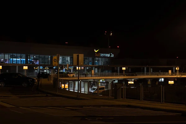 ブダペスト ハンガリー 11月2021 ブダペスト空港ターミナル夜 イラスト編集 — ストック写真