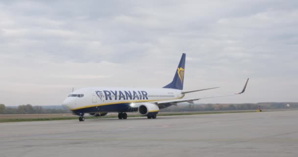 Budapest, Hungaria - 22 Oktober 2021: Pesawat Ryanair berangkat, Editorial Illustrative — Stok Video