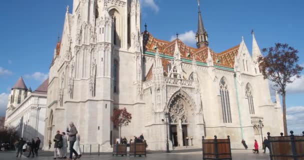 Budapeste Hungria Outubro 2021 Igreja Matthias Matyas Templom Distrito Castelo — Vídeo de Stock