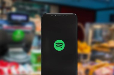 New York, ABD - 1 Eylül 2022: Telefon ekranında Spotify uygulaması, Illustrative Editorial.