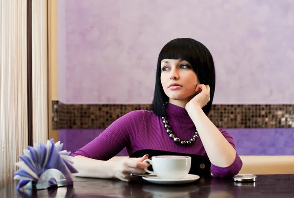 Chica en la cafetería — Foto de Stock