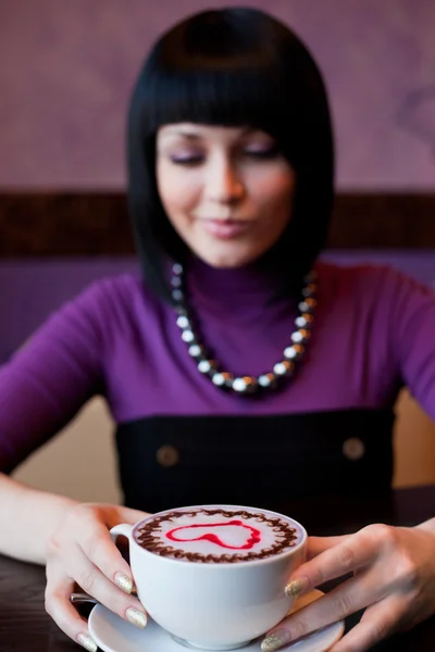 Mädchen im Café — Stockfoto