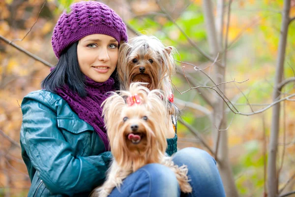 Köpekli kız