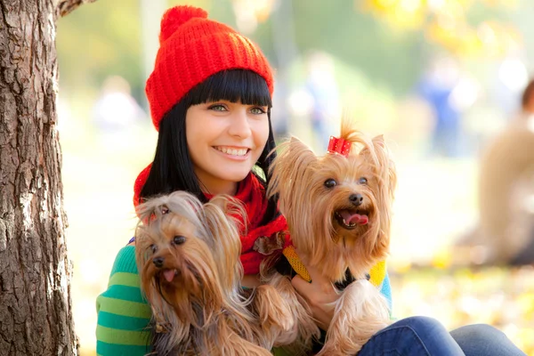 Köpekli kız