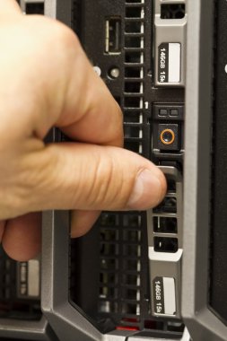 bir blade sunucu sabit disk Ekle