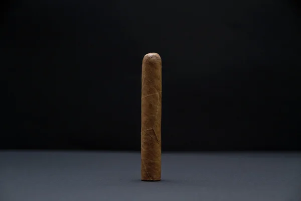Cigar on black — Stock Photo, Image