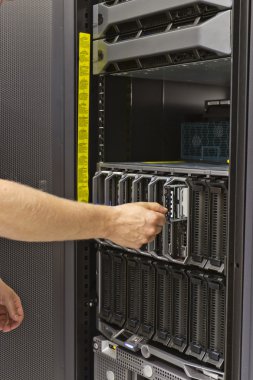 Blade server'ı yükleme