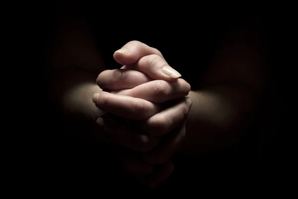 Modlit se sepjatýma rukama — Stock fotografie