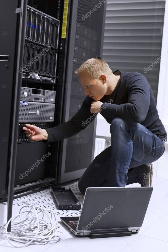 IT Consultant Maintain Servers in Datacenter