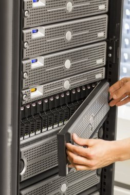 Bu mühendis tutar san ve sunucular