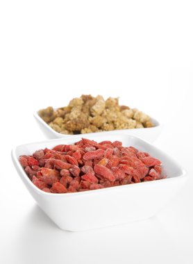 dut ve goji meyveleri kase