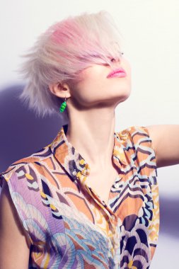 model renkli 80s stil