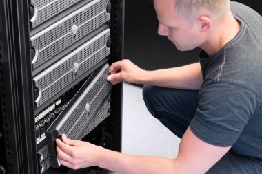 Bu danışman san ile çalışma