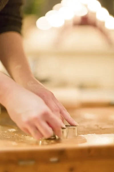 Woman Baking Gingerbread — Stockfoto