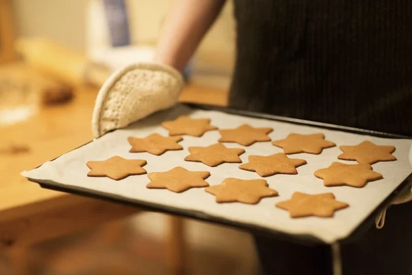 Baking Homemade Gingerbread Stars — Stock Photo, Image