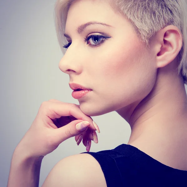 Glamorous Fashion Girl in Profile — Stock Photo, Image