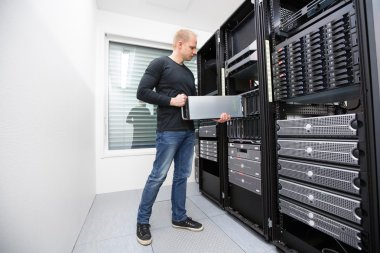 Bu danışman datacenter, blade server yükleme