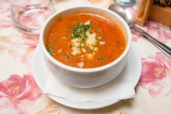 Суп из помидоров с сыром — стоковое фото